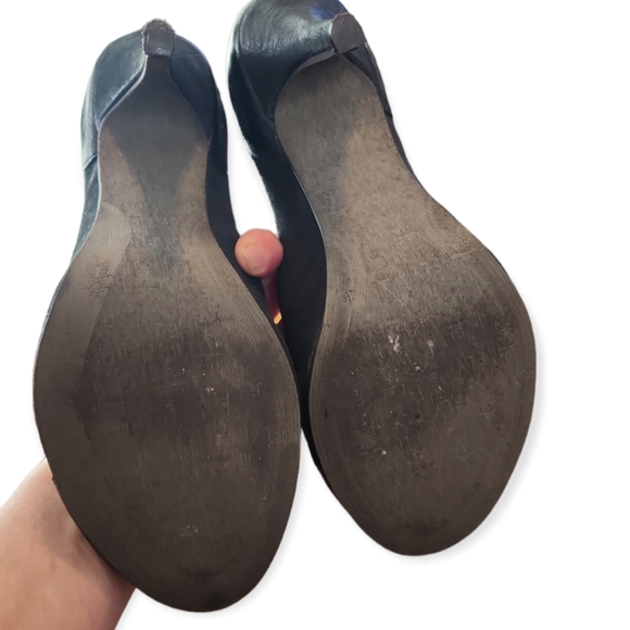 Fly London Scallop Design Heels - Picture 7 of 11